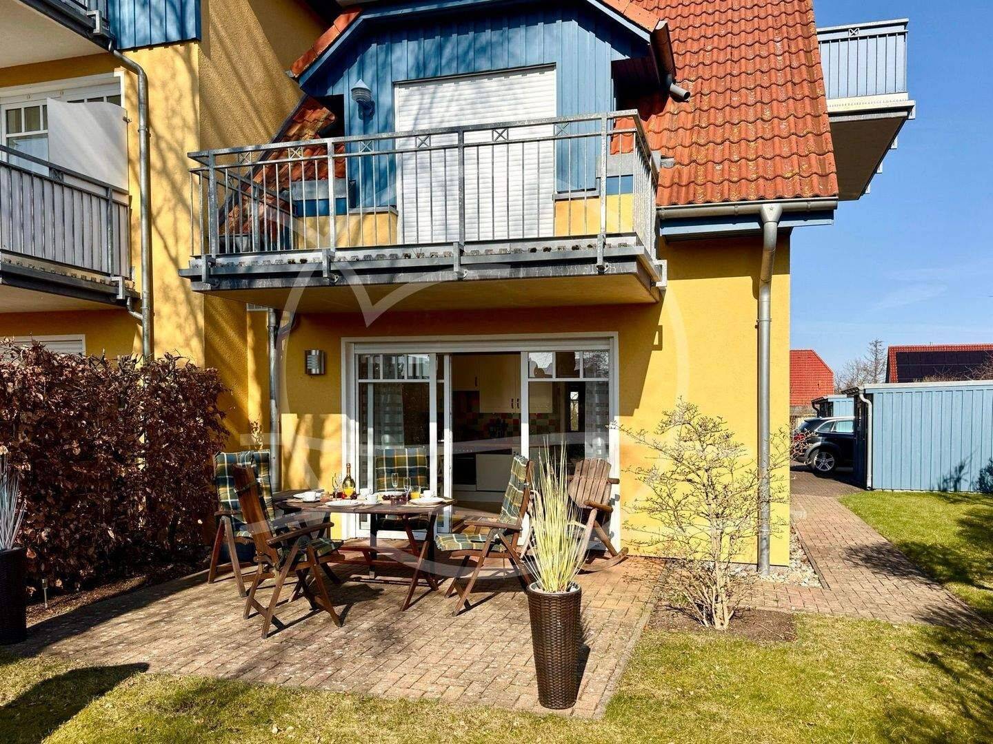 Helle Erdgeschosswohnung mit 2 Schlafzimmern, sonniger Terrasse und eigenem Garten., 18374 Zingst