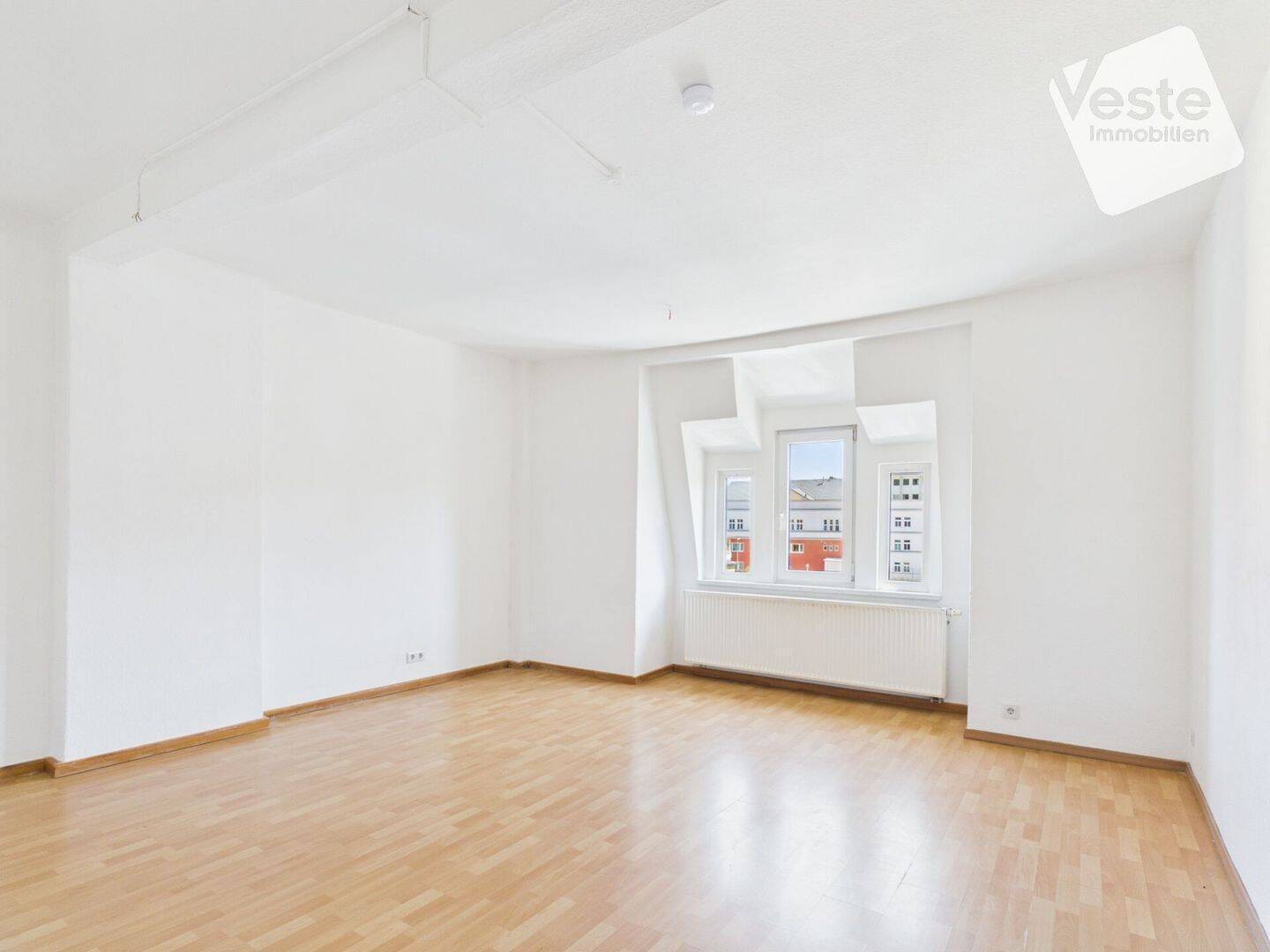 Sonneberg: zentralgelegene 3,5-Zimmer-Wohnung mit Doppelgarage, 96515 Sonneberg