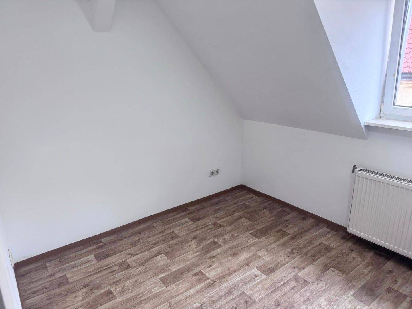 St. Peter ! Nestchen unterm Dach, 1-Zimmer-App., 19 m², Laminat, ohne Balkon, 4.OG ohne Aufzug, 90478 Nürnberg (Dutzendteich Gleißhammer Glockenhof Sankt Peter Zerzabelshof)