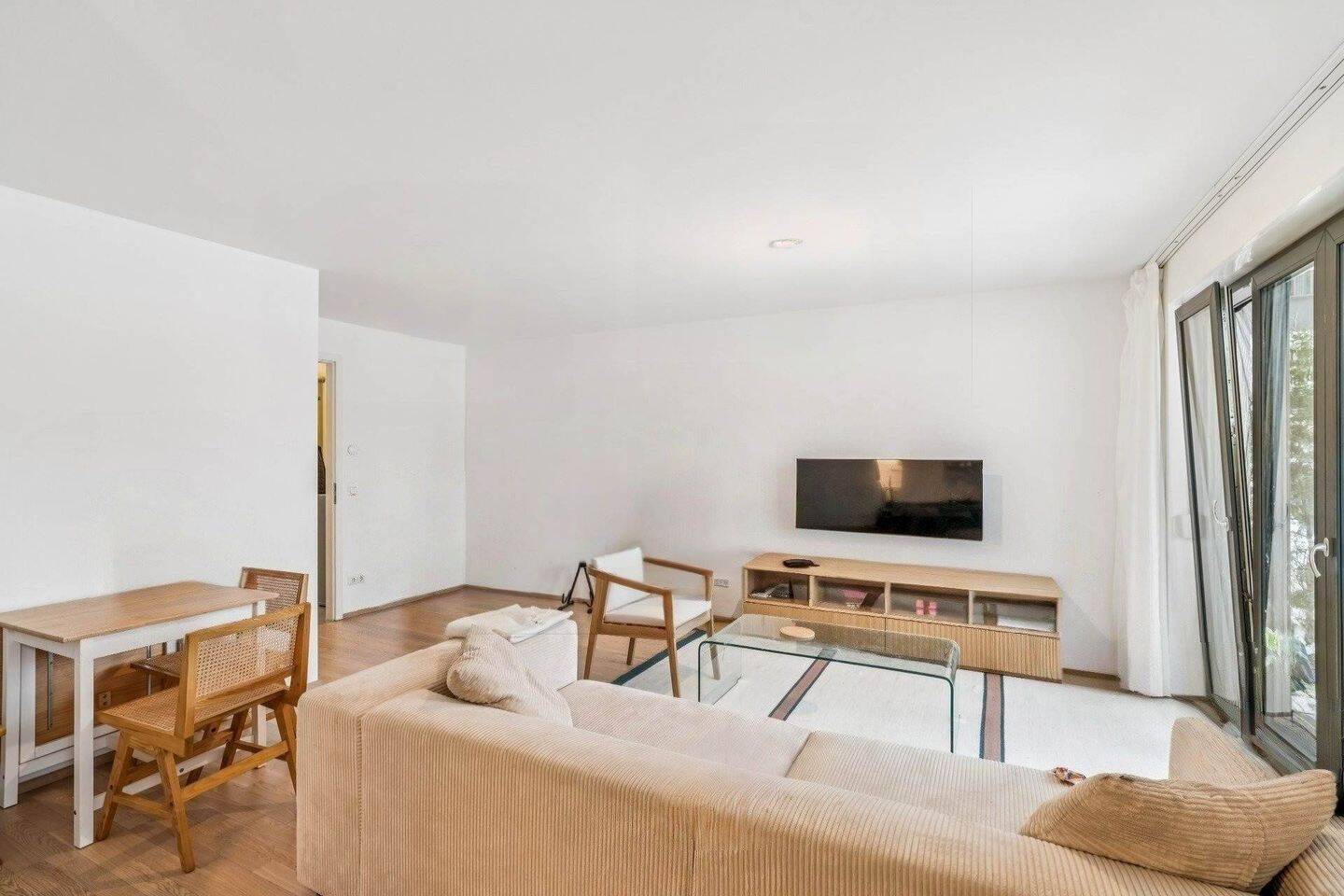 Moderne 3-Zimmer-Wohnung mit Terrasse und unverbaubarem Blick ins Grüne, 80995 München (Allach-Untermenzing Feldmoching-Hasenbergl Moosach)