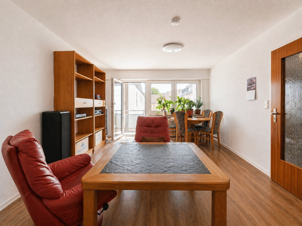 Moderne 3-Zimmer-Wohnung mit sonnigem Südbalkon, Einbauküche, Außenstelplatz in Kernen im Remstal, 71394 Kernen im Remstal
