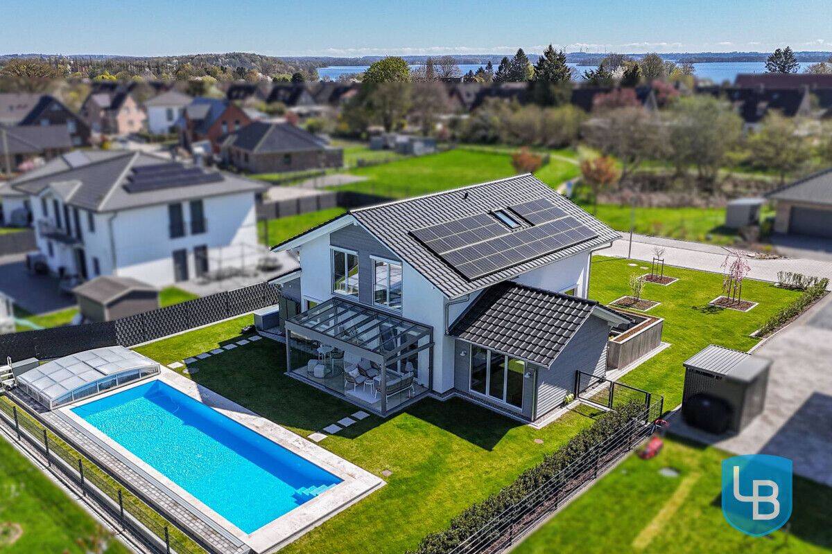 Neuwertiges Traumhaus mit Pool nahe dem Großen Plöner See, 24326 Ascheberg (Holstein)