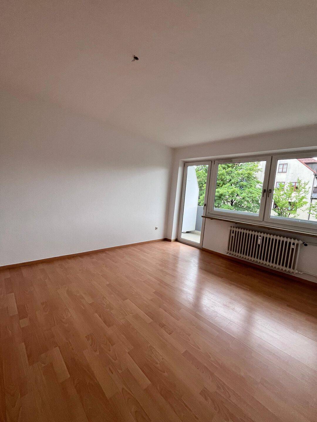 Wohnungspaket: WG-Konzept geeignete Wohnungen zu verkaufen! 3-ZKB mit Balkon
