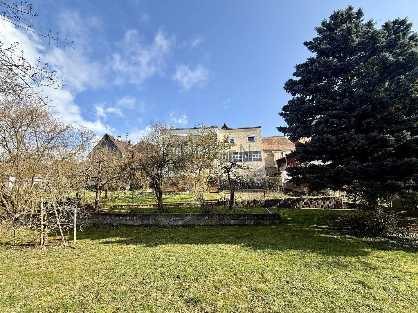 Vielseitiges Wohn- und Geschäftshaus mit Ausbaupotenzial in Hardheim, 74736 Hardheim