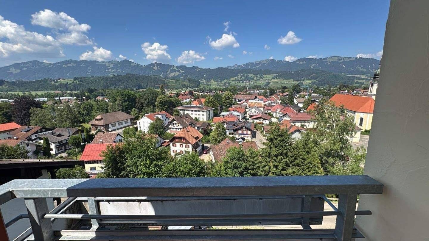 WOW-Ausblick über Sonthofen: 4-Zi.-ETW mit Alpenpanorama, Lift, Tiefgarage, Kamin & Balkon, 87527 Sonthofen