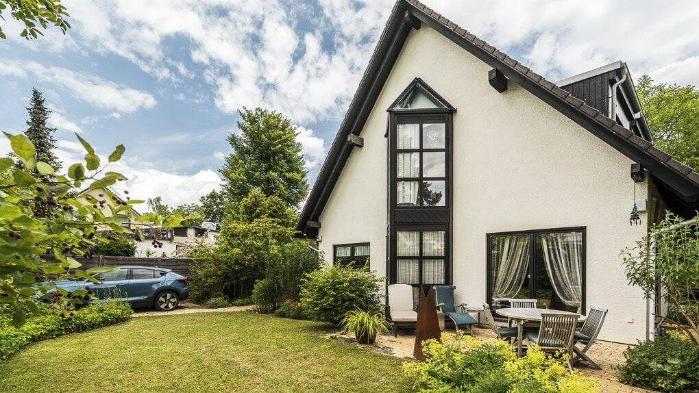 Freistehendes Einfamilienhaus – Ruhige Lage mit viel Privatsphäre & Wallbox – Jetzt anfragen! – 14167 Berlin – Bild 1 von 3