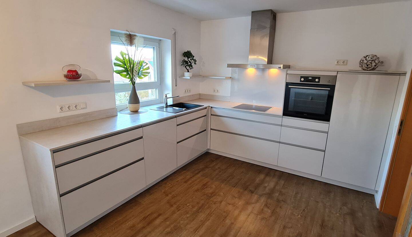 Wohnen im Grünen: 3-Zimmer-Wohnung mit Südbalkon und Einbauküche – Raindorf / Veitsbronn, 90587 Veitsbronn