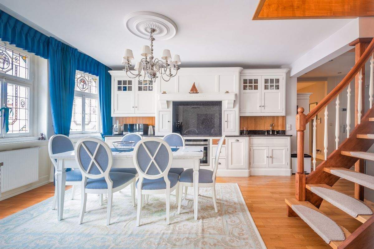 Großzügige Maisonette im Herzen von Baden-Baden mit Kamin, Lift und Stellplatz, 76530 Baden-Baden (Ebersteinburg Innenstadt Lichtental Varnhalt Weststadt)