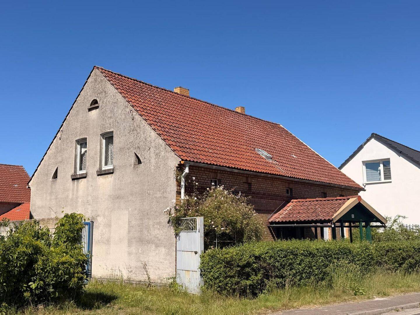 Hofanlage mit Haupthaus, Scheune und Nebengebäude in Oppelhain, 3238 Finsterwalde