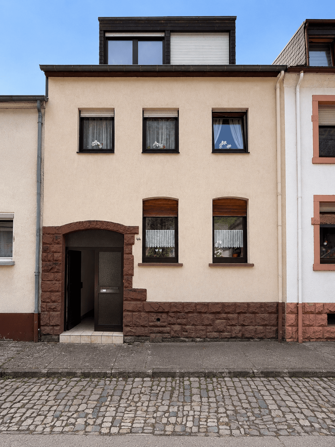 Charmantes Reihenwohnhaus in ruhiger und naturnaher Lage von Trier-Biewer mit 2 vermieteten Wohneinheiten, 54293 Trier