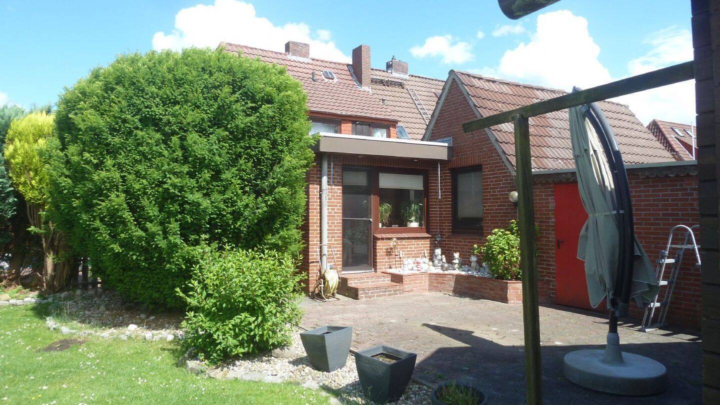Ebenerdig bewohnbare Doppelhaushälfte mit integrierter Garage und großzügigem Gartenhaus in ruhiger Lage am Rande von Wilhelmshaven/Voslapp Objekt, 26388 Wilhelmshaven
