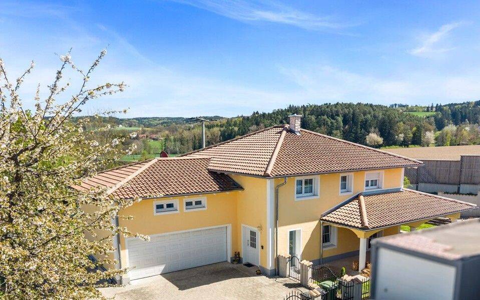 Modernes Einfamilienhaus im Toskana-Stil mit Pool, 93173 Wenzenbach