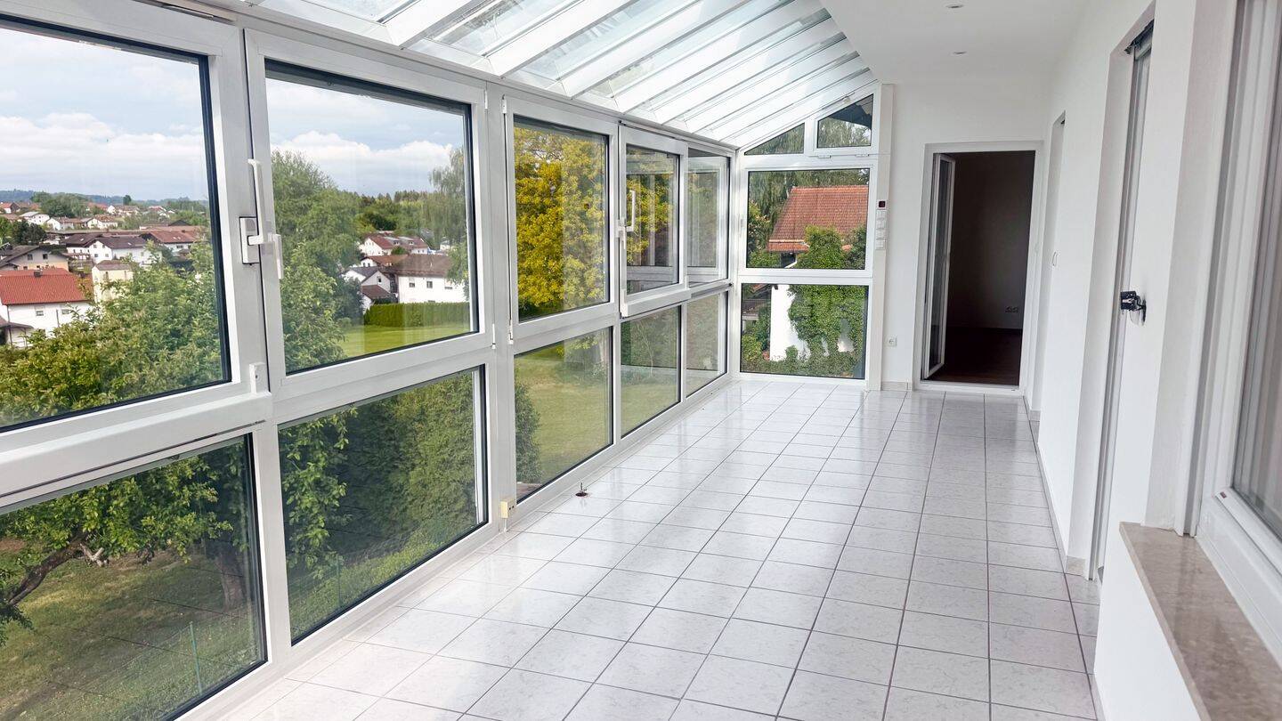Erstbezug nach Sanierung: 4-Zimmer-Wohnung mit Wintergarten!, 94535 Eging a. See