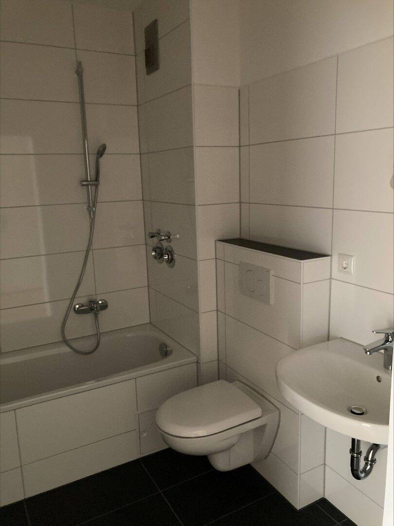 Modernisierte 2 Zimmer-Wohnung in Friedrichsdorf sucht eine Nachmieterin oder einen Nachmieter!, 61381 Friedrichsdorf