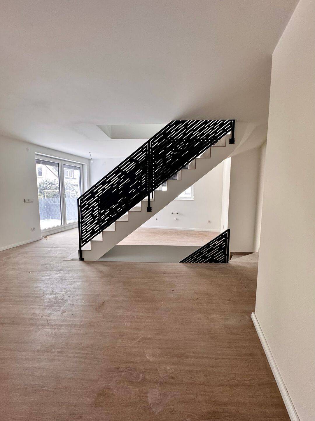 Modernes Einfamilienhaus mit Photovoltaik, E-Auto-Anschluss, Terrasse & Gründach – 160 m², 12487 Berlin (Treptow-Köpenick)