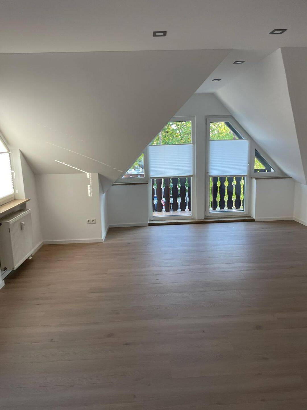 Helle und renovierte Dachgeschosswohnung Nürnberg-Nordost, 90409 Nürnberg (Großreuth h. d. Veste Gärten h. d. Veste Maxfeld Schoppershof)