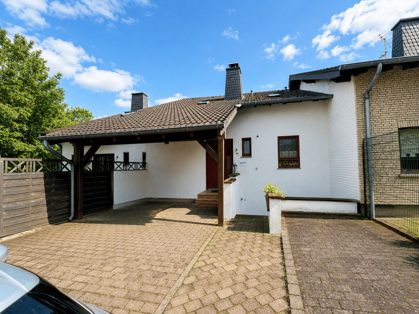 Großzügiges Reihenmittelhaus mit Einliegerwohnung und viel Potenzial in Darscheid., 54552 Darscheid