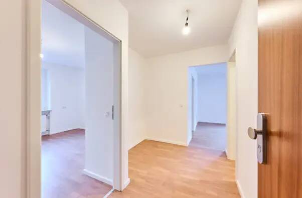 Erstbezug, modernisierte 4-Zimmerwohnung im Hochparterre, 80807 München (Milbertshofen-Am Hart Schwabing-Freimann)