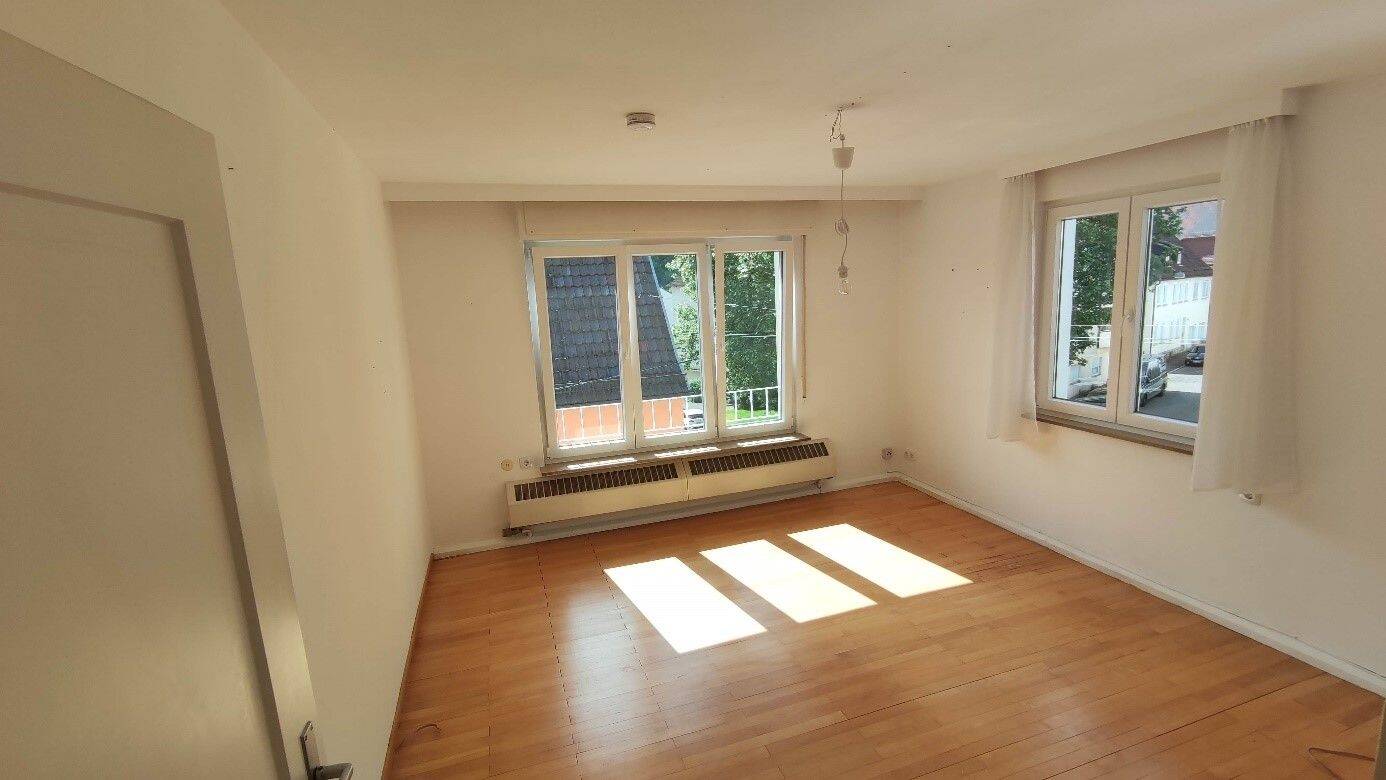 Wohnen auf der Hohen Warte – Lichtdurchflutete 4-Zimmer-Wohnung mit EBK und vielseitigem Hobby-/Kellerraum, 70469 Stuttgart (Feuerbach Zuffenhausen)