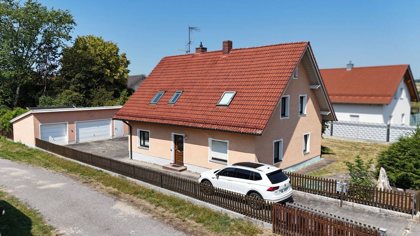 Freistehendes Einfamilienhaus mit 3 Garagen und großem Grundstück in Pirkensee/ Maxhütte – Haidhof, 93142 Maxhütte-Haidhof
