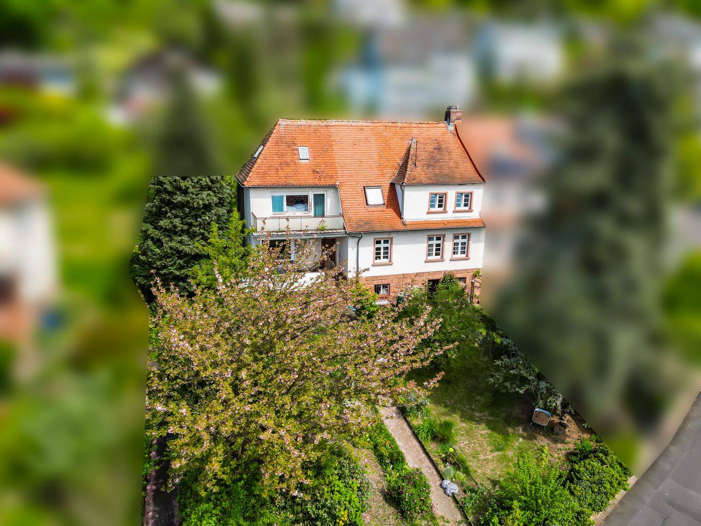**Charmante großzügige Doppelhaushälfte in begehrter Wohnlage von Gelnhausen-Stadt**, 63571 Gelnhausen