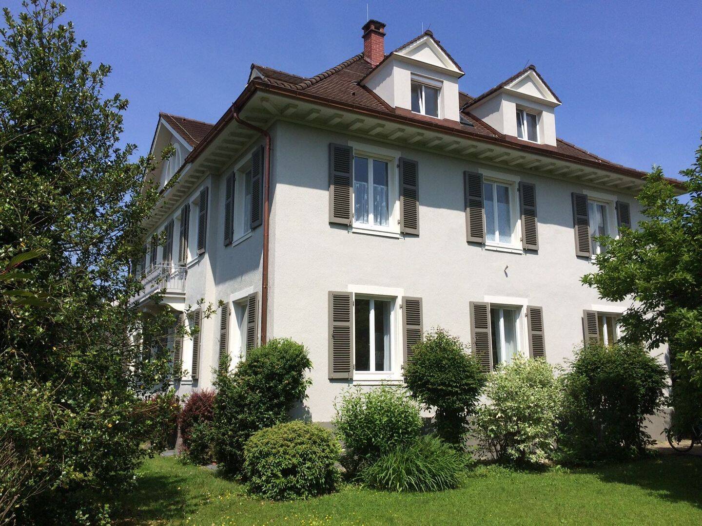 Großzügige Altbauwohnung in Herrschaftsvilla mit 207 m2 Wohnfläche, 79539 Lörrach