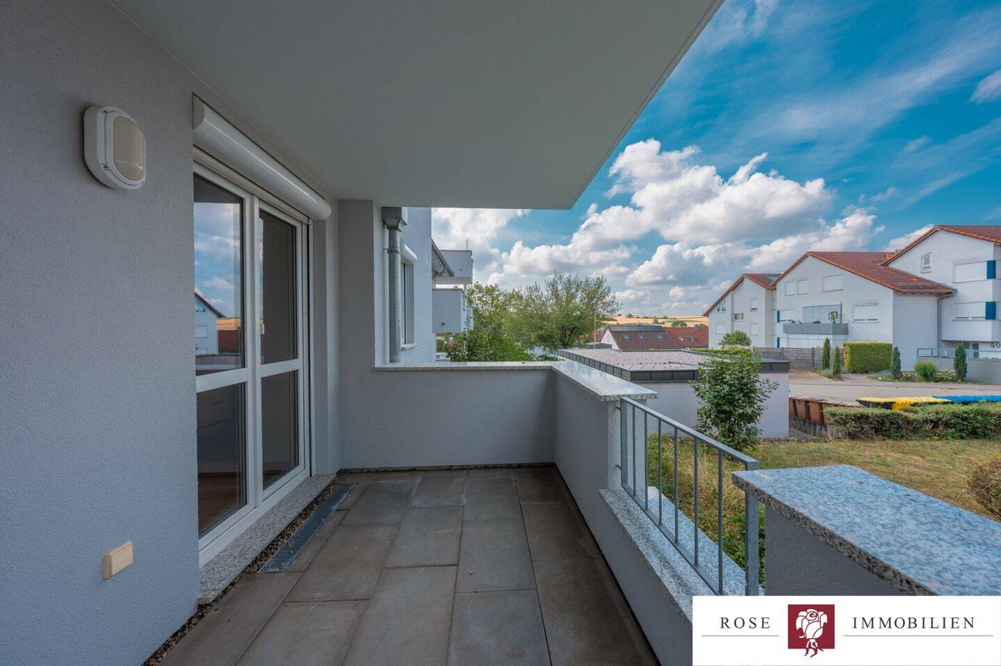 Gepflegte 3-Zimmer-Wohnung mit Tiefgaragenstellplatz und 2 Balkonen in Ortsrandlage von Schwaikheim, 71409 Schwaikheim