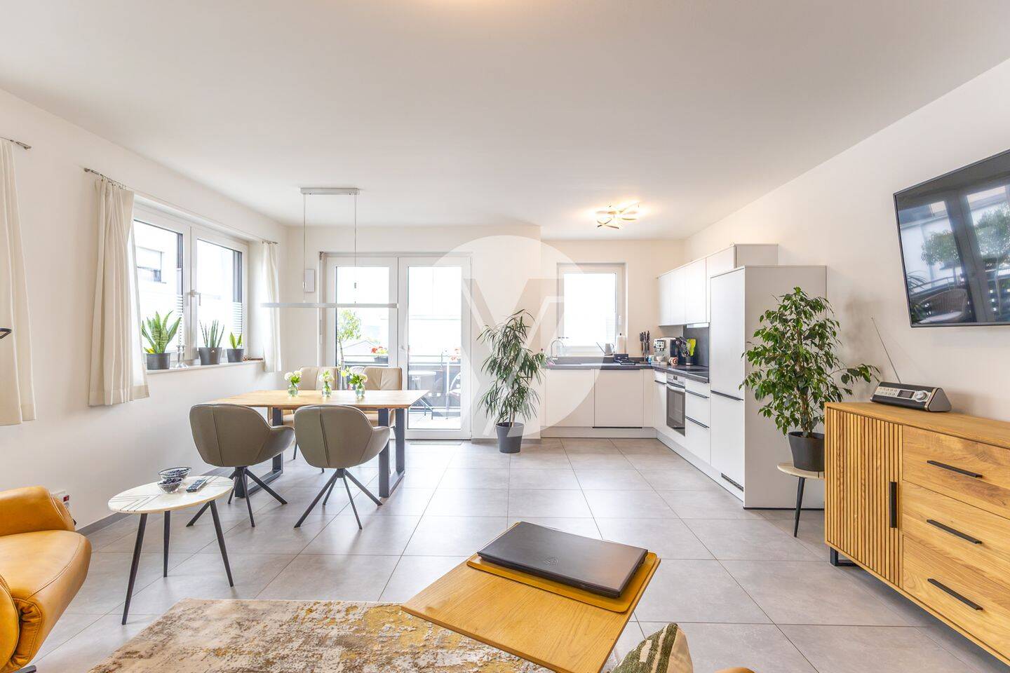 Attraktive Neubauwohnung // 3 Zimmer, EBK, Balkon, Tiefgarage und Außenstellplatz, 54343 Föhren