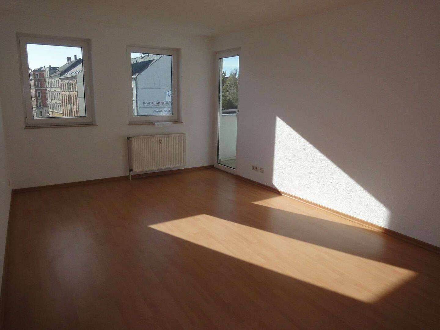 Mit Aufzug ins 2.OG – Süd-Balkon – Schlafen zum Innenhof -Stellplatz, 9113 Chemnitz