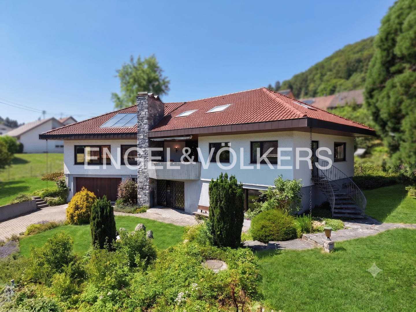 Exklusive Architektenvilla mit Wellnessbereich (inkl. Innenpool und Sauna), Doppelgarage und 2 Balkonen, 72459 Albstadt