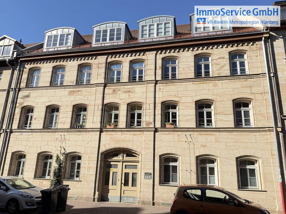 Vermietete 3-Zimmer-Erdgeschosswohnung mit Terrasse im denkmalgeschützten MFH, 90762 Fürth (Innenstadt)