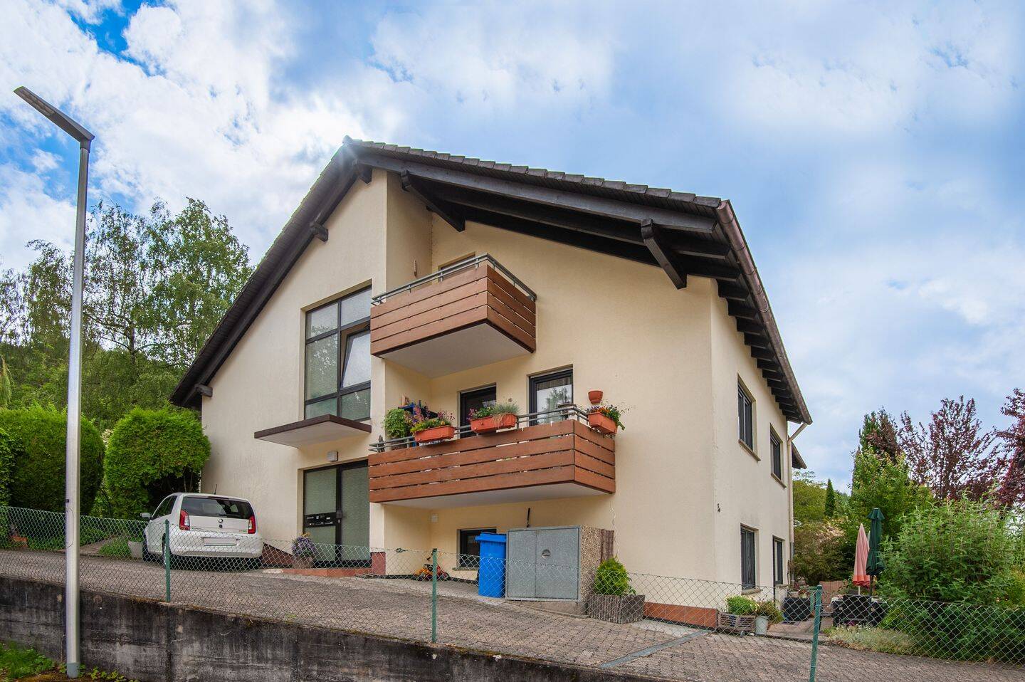 Gepflegtes Mehrparteienhaus in ruhiger Waldrandlage, 63877 Sailauf
