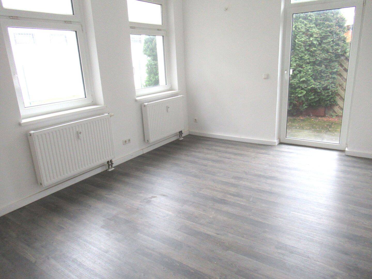** mit Terrasse und Küche ** 2 Zimmer Maisonette Wohnung in Werdau zu vermieten!, 8412 Werdau