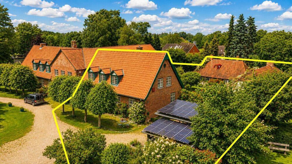 Ein Zuhause mit Geschichte – Außergewöhnliche Wohnung auf historischem Gutshof in Köhn, 24257 Köhn