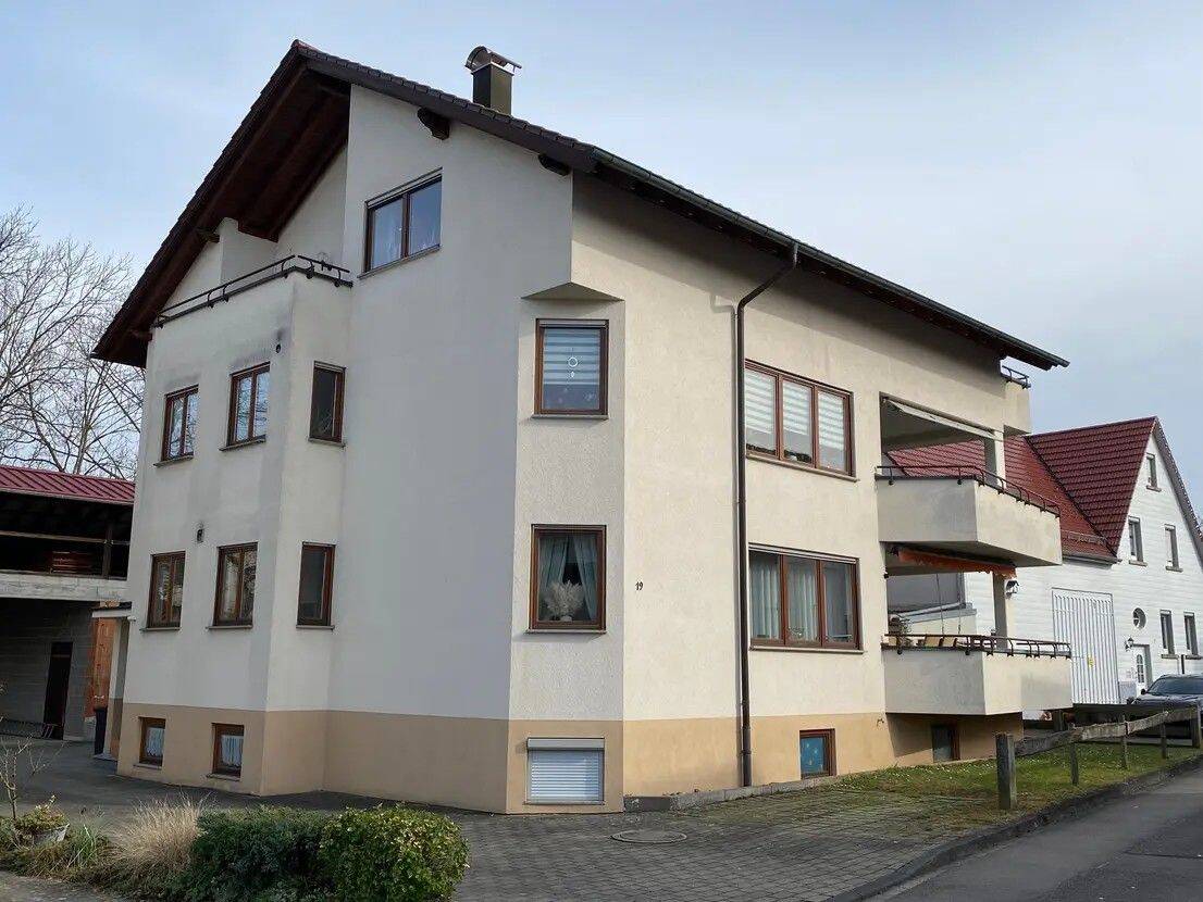 4 Zimmer Wohnung mit Balkon und Garage in Riederich, 72585 Riederich