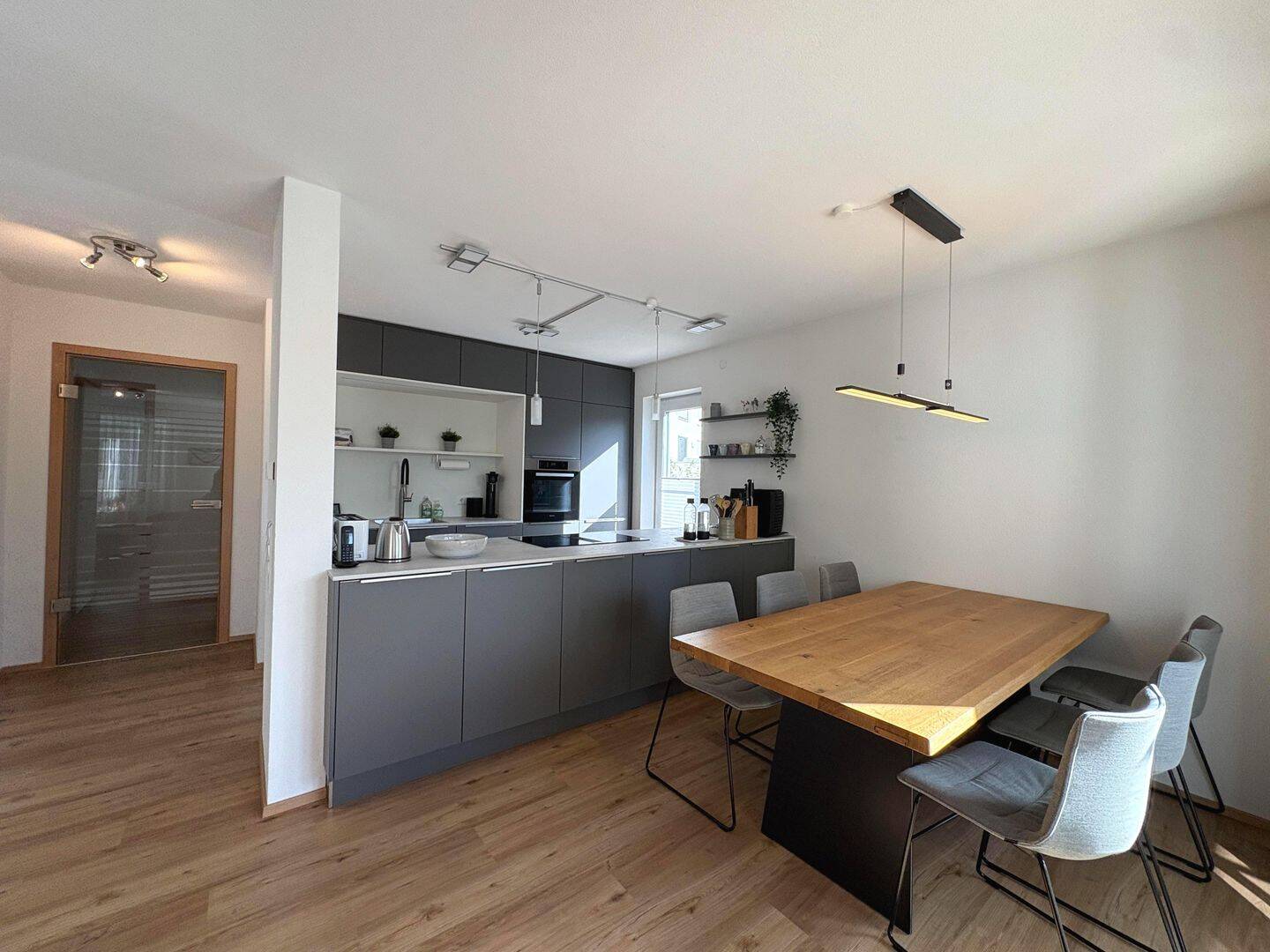 Neuwertige 3,5-Zimmer-Wohnung mit traumhaftem Garten in Toplage in Laupheim, 88471 Laupheim