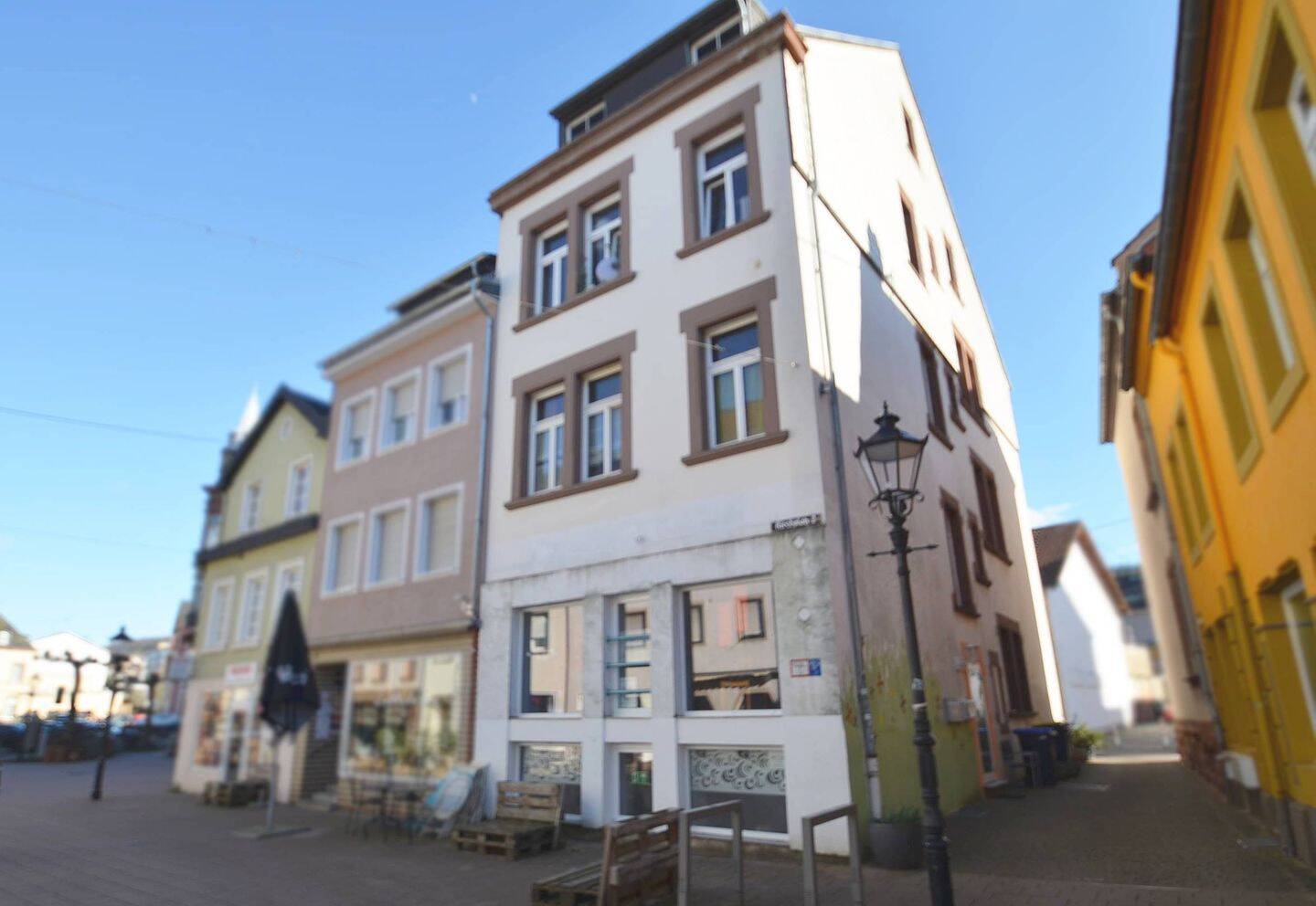 Wohn- und Geschäftshaus am Kirchplatz mit Potenzial, 66663 Merzig