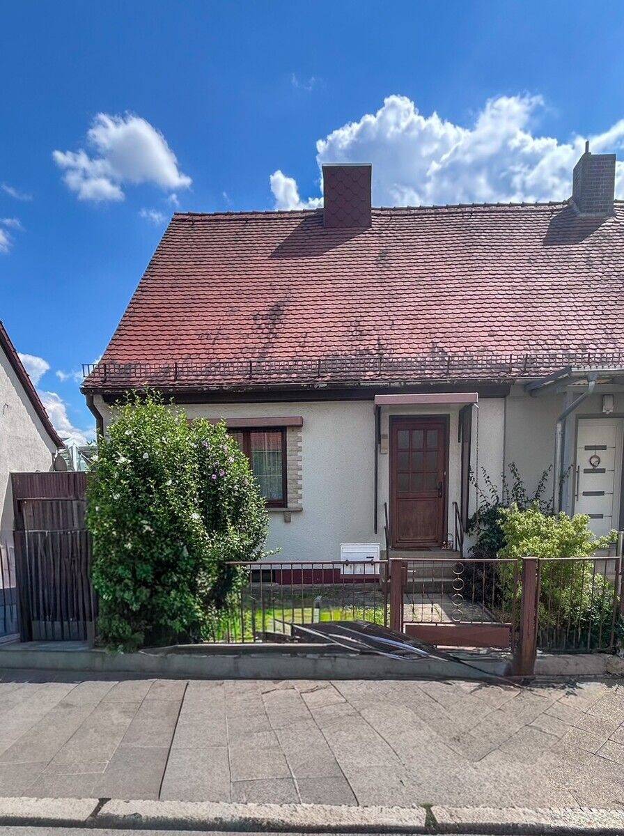 Charmante Doppelhaushälfte mit Potenzial – Ihr neues Familienzuhause in Apolda, 99510 Apolda