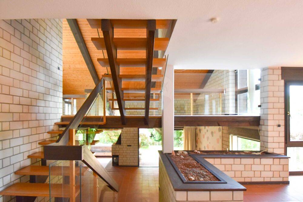 Bereit für neue Ideen: Architektonisch interessantes Haus  mit Einliegerwohnung Weilrod – Altweilnau, 61276 Weilrod