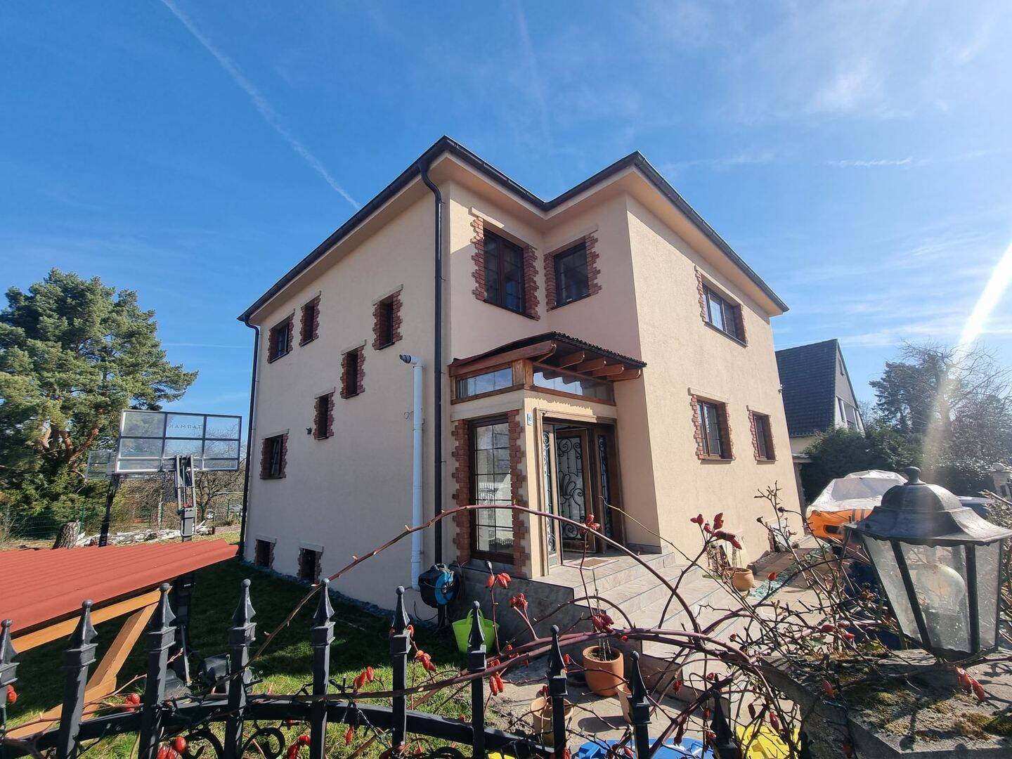 3-Familienhaus als 1 oder 2 Familienhaus nutzbar, große Terrasse, großer Garten, 2 Garagen, 12357 Berlin (Neukölln Buckow Rudow)
