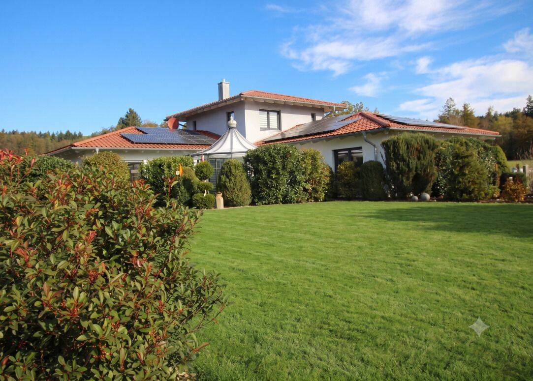 Außergewöhnliches Wohnhaus mit Sauna und Doppelgarage in Neuhausen., 94560 Offenberg