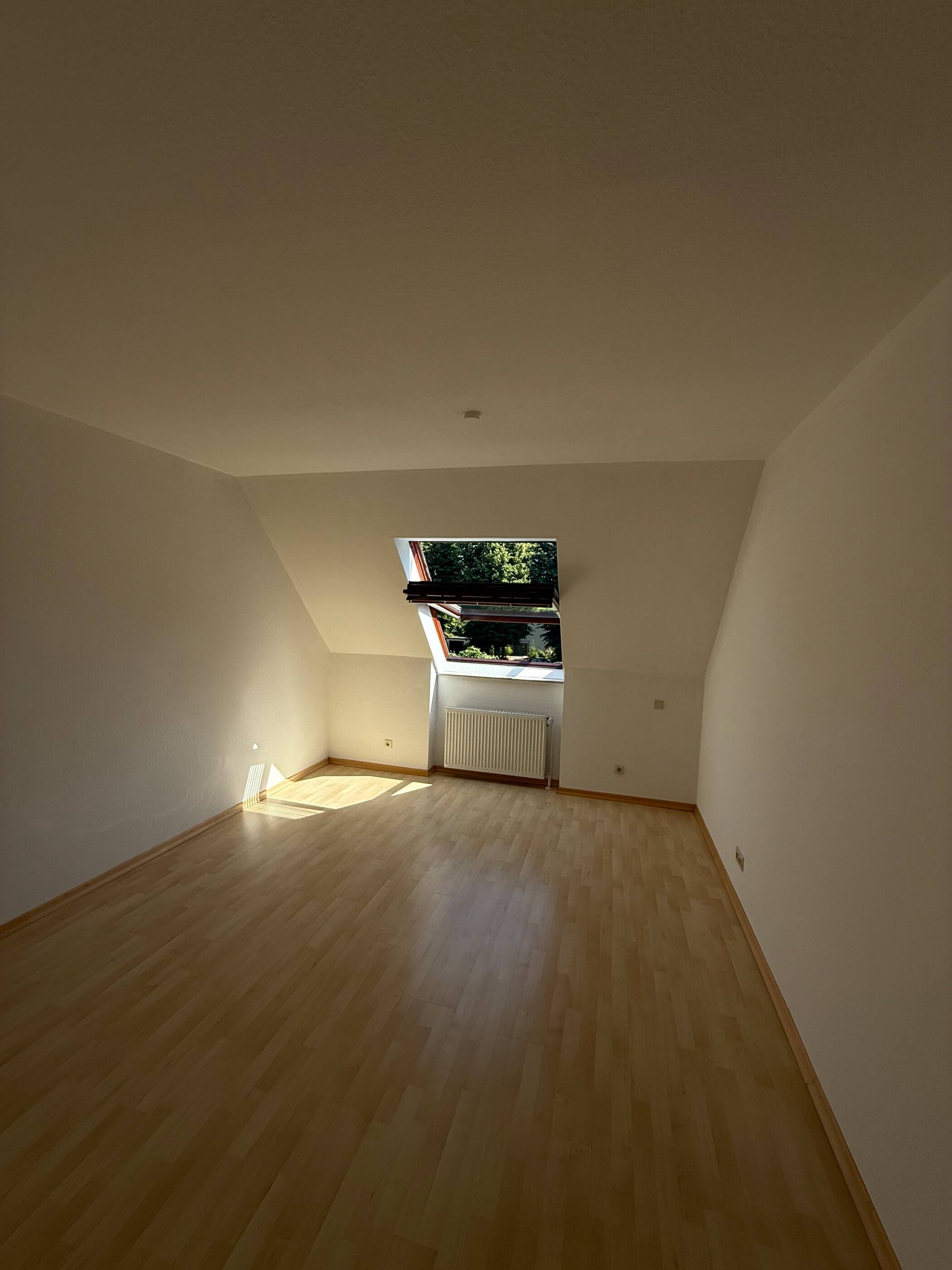 Ruhige 3-Zimmer-Wohnung mit Balkon und Blick ins Grüne – Stellplatz inklusive, 31137 Hildesheim