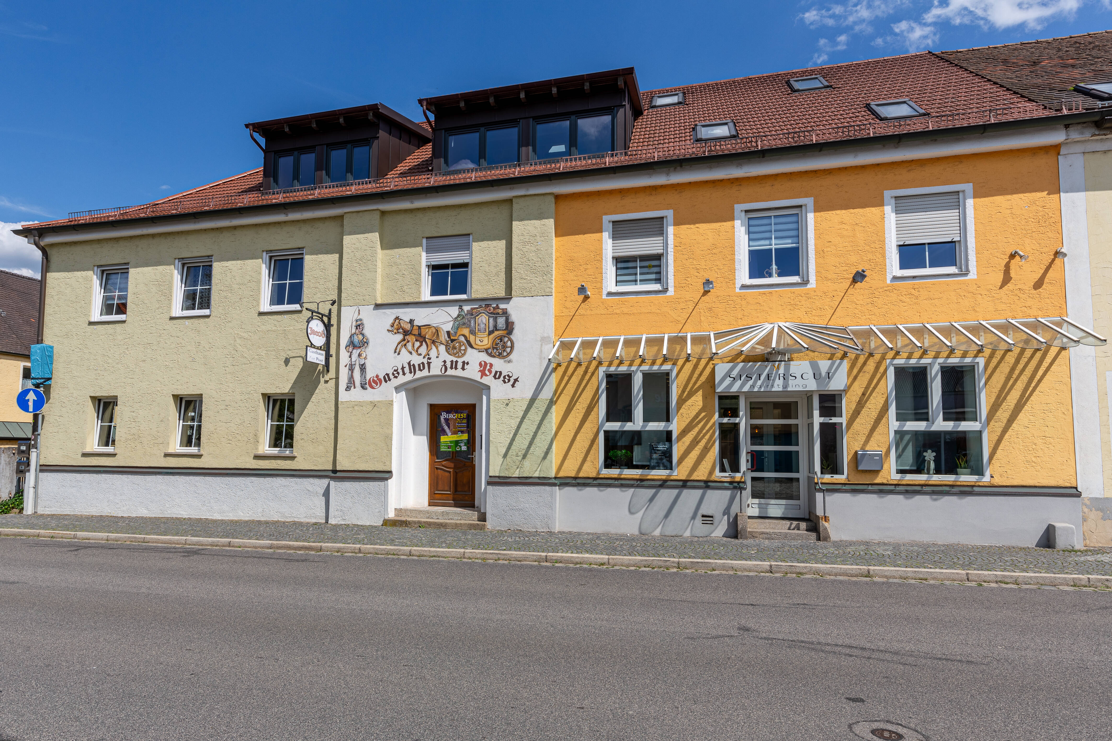 Mitten in Regenstauf – MFH mit Altbestand/Gewerbe und großem Grundstück, 93128 Regenstauf