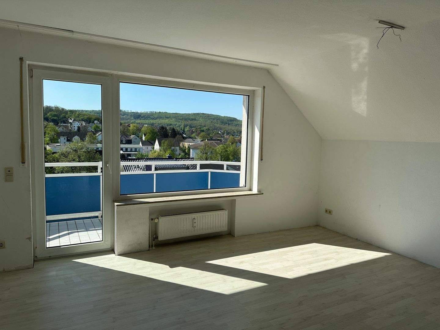 WBS zwingend erforderlich! 3 Zimmer Wohnung mit Balkon und Stellplatz, 58675 Hemer