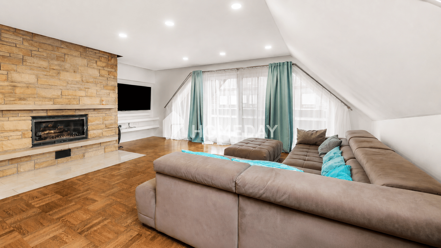 Sonnige Wohlfühlwohnung mit Kamin, Südbalkon und barrierearmem Komfort, 74889 Sinsheim