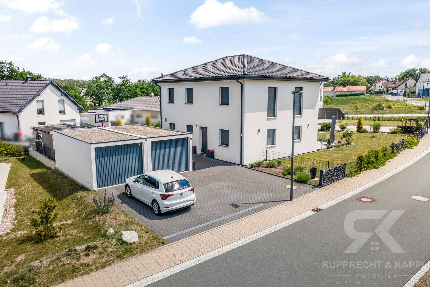 Neuwertiges (Ein)Familienhaus mit KfW-40-Plus-Standard, PV-Anlage und sonnigem Südwestgarten, 92655 Grafenwöhr