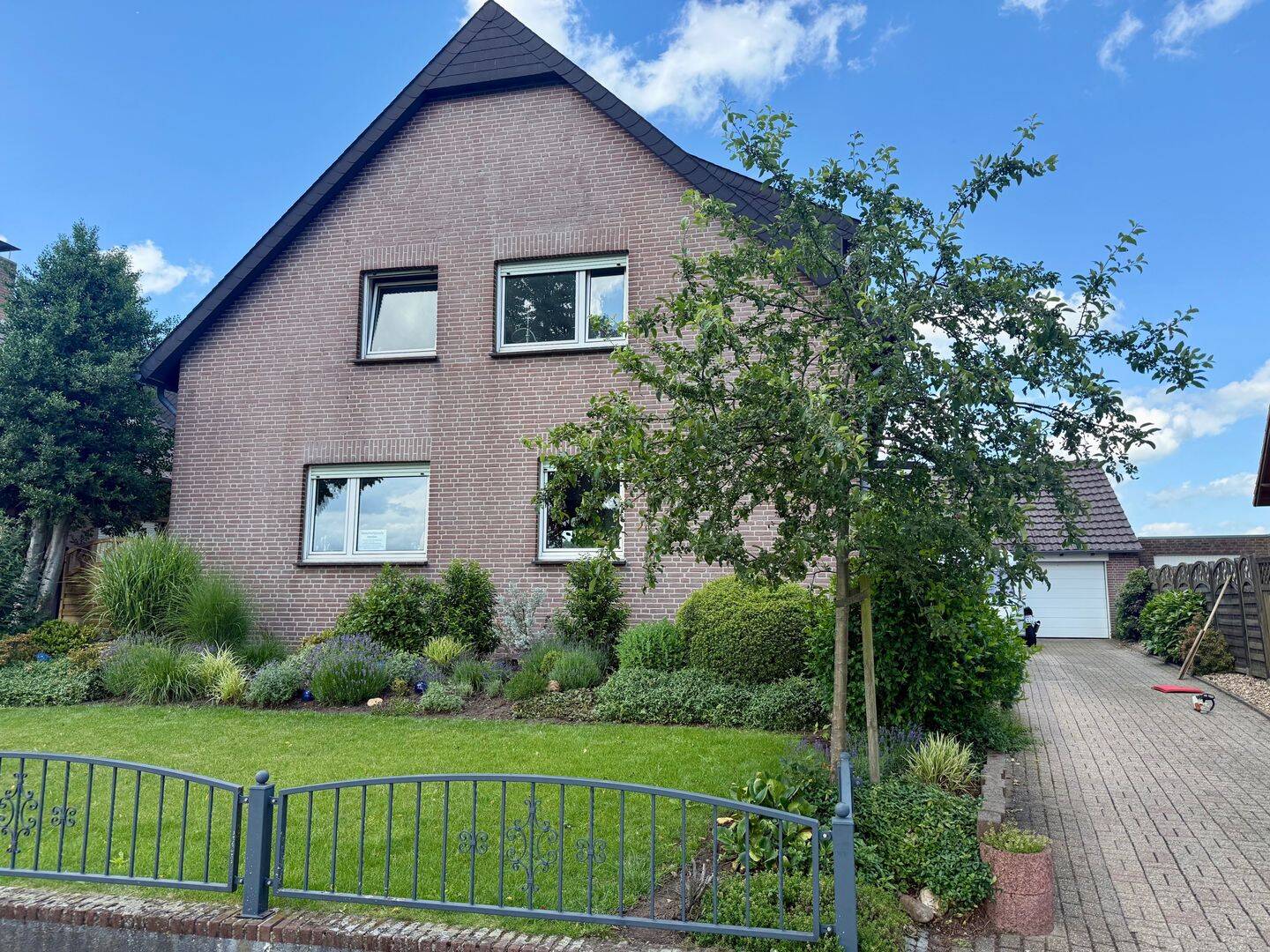 Großzügige Erdgeschosswohnung mit Garten, Garage und großem Keller in Kranenburg-Nütterden, 47559 Kranenburg