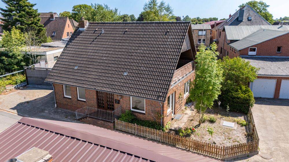 Solides Einfamilienhaus mit großem Potential in Lunden, 25774 Lunden