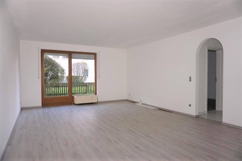 Mit eigener Terrasse und kl. Privatgarten: TOP 2 Zi. Whg. in Schniegling / Wohnung mieten, 90427 Nürnberg