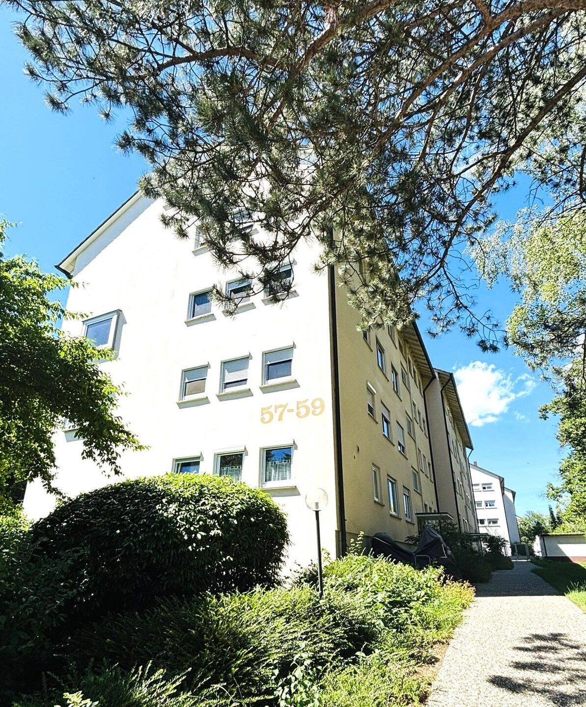 SOFORT FREI: Gut geschnittene 3.0 Zimmer Wohnung mit Balkon und Blick ins Grüne, 78224 Singen (Hohentwiel)